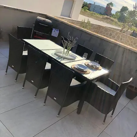Holidayhouse Duje 4+1 Rooftop Terrace Seaview شقة *