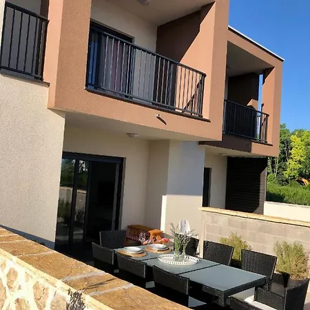 Holidayhouse Duje 4+1 Rooftop Terrace Seaview شقة *