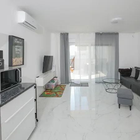 Apartment Holidayhouse Duje 4+1 Rooftop Terrace Seaview