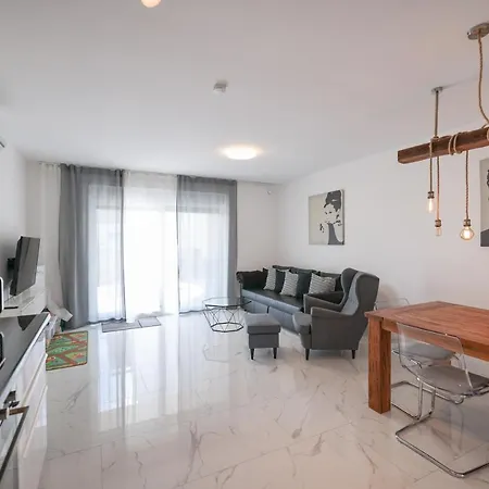 Holidayhouse Duje 4+1 Rooftop Terrace Seaview شقة *