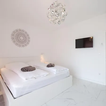 Holidayhouse Duje 4+1 Rooftop Terrace Seaview شقة