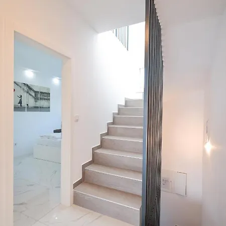 Holidayhouse Duje 4+1 Rooftop Terrace Seaview Apartment