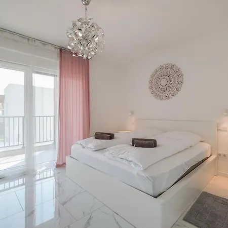 Holidayhouse Duje 4+1 Rooftop Terrace Seaview شقة