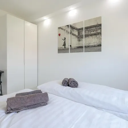 Holidayhouse Duje 4+1 Rooftop Terrace Seaview شقة *
